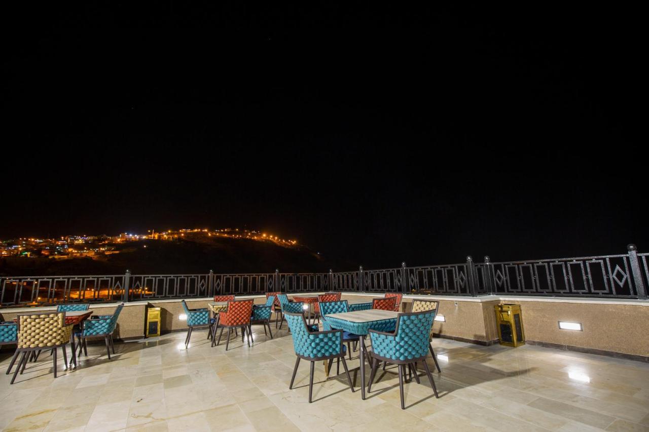 Petra Moon Luxury Hotel Wadi Musa Exteriör bild